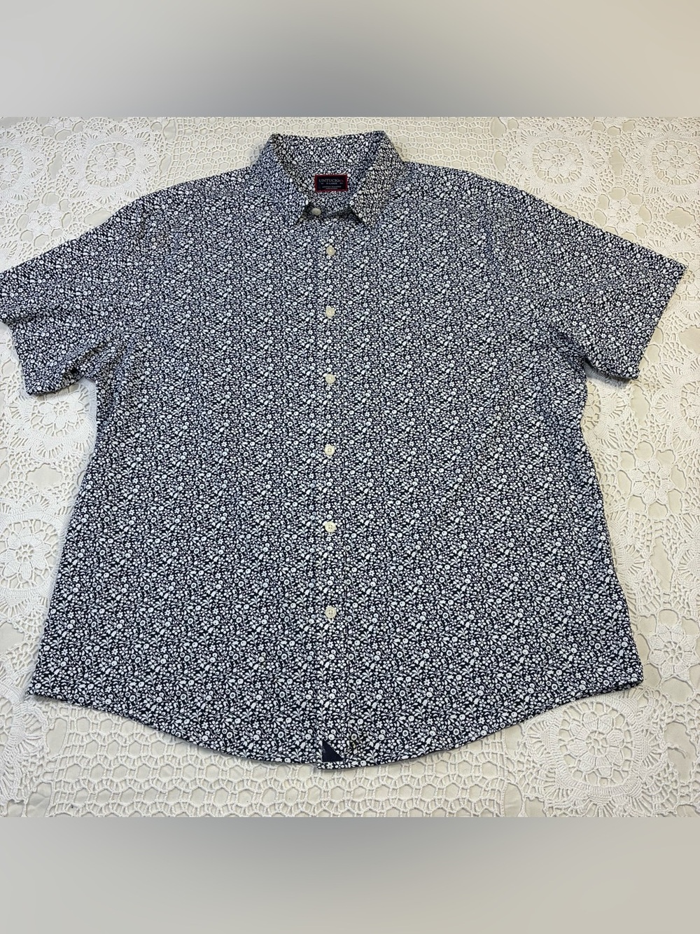 UNTUCKit Men’s Navy and White Floral Button-Down Shirt